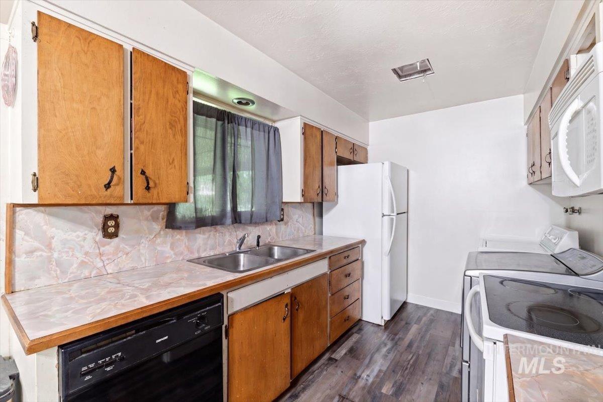 940 E 16th N, Mountain Home, Idaho 83647, 3 Bedrooms, 1 Bathroom, Residential For Sale, Price $290,000, 98991372