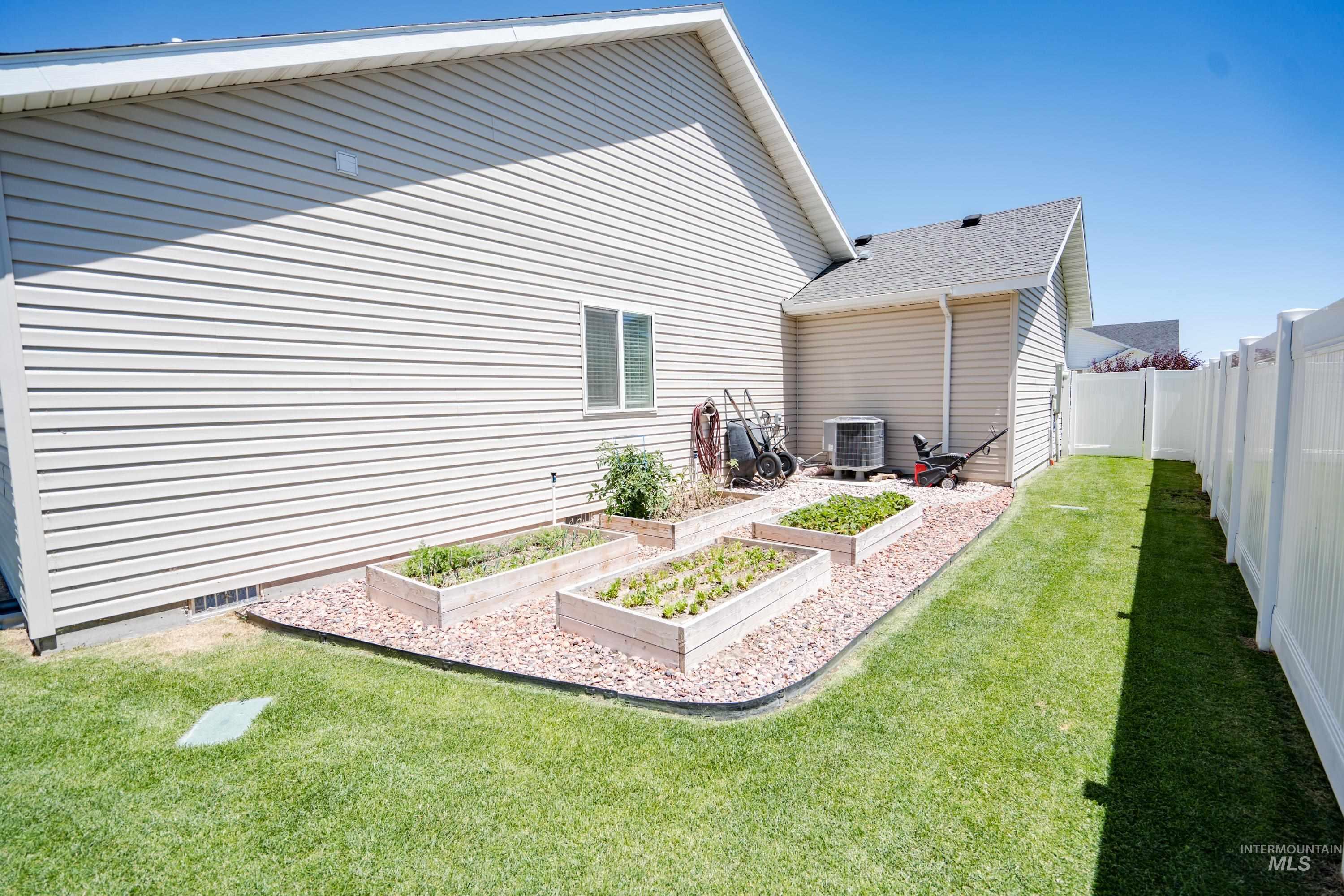 2360 Dorchester Ave, Burley, Idaho 83318, 3 Bedrooms, 2 Bathrooms, Residential For Sale, Price $379,999,MLS 98991375