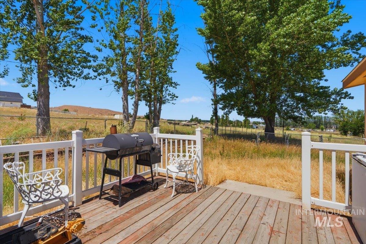 9735 Bill Burns Rd, Emmett, Idaho 83617-9707, 3 Bedrooms, 2 Bathrooms, Residential For Sale, Price $429,900,MLS 98991383