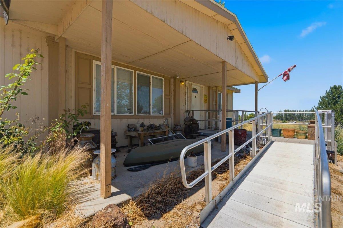 9735 Bill Burns Rd, Emmett, Idaho 83617-9707, 3 Bedrooms, 2 Bathrooms, Residential For Sale, Price $429,900,MLS 98991383
