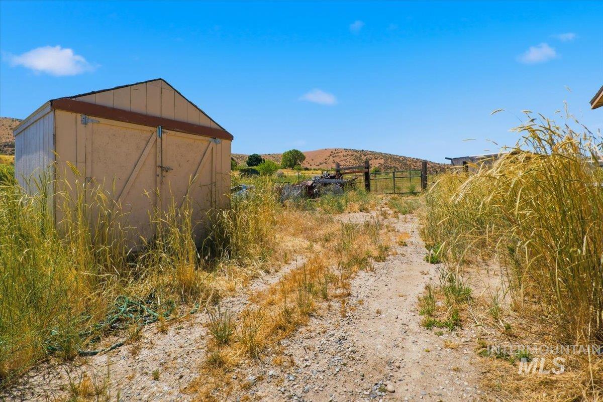 9735 Bill Burns Rd, Emmett, Idaho 83617-9707, 3 Bedrooms, 2 Bathrooms, Residential For Sale, Price $429,900,MLS 98991383