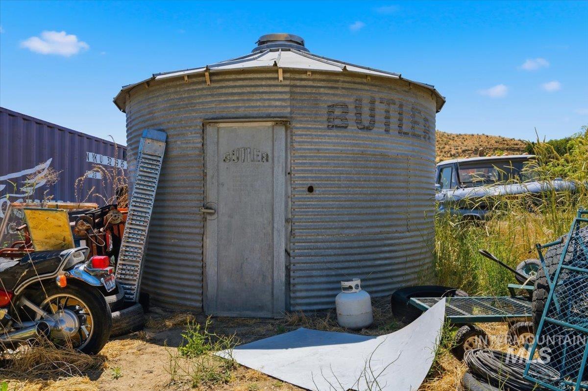 9735 Bill Burns Rd, Emmett, Idaho 83617-9707, 3 Bedrooms, 2 Bathrooms, Residential For Sale, Price $429,900,MLS 98991383
