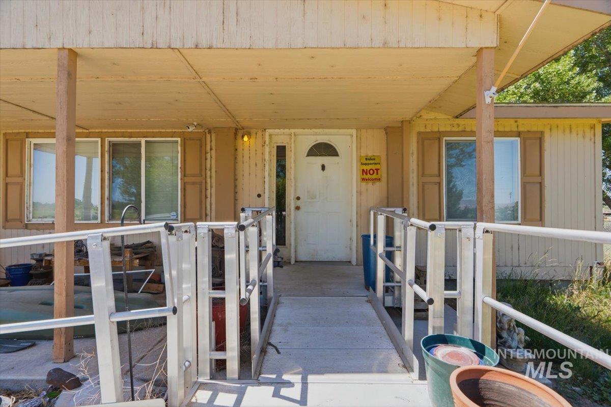 9735 Bill Burns Rd, Emmett, Idaho 83617-9707, 3 Bedrooms, 2 Bathrooms, Residential For Sale, Price $429,900,MLS 98991383