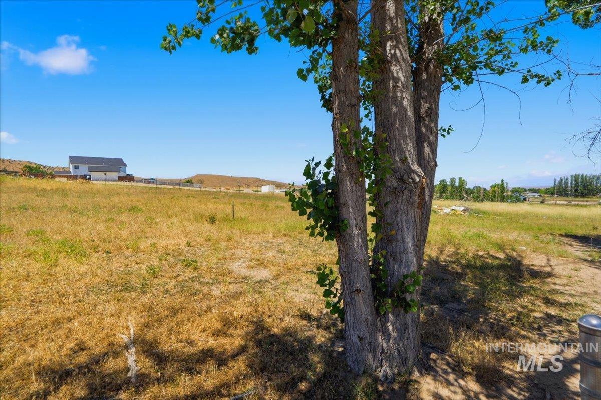 9735 Bill Burns Rd, Emmett, Idaho 83617-9707, 3 Bedrooms, 2 Bathrooms, Residential For Sale, Price $429,900,MLS 98991383