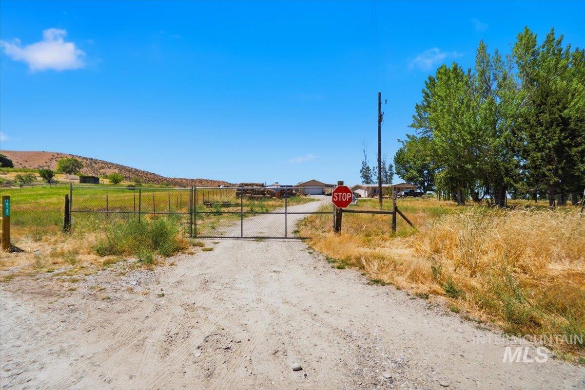 9735 Bill Burns Rd, Emmett, Idaho 83617-9707, 3 Bedrooms, 2 Bathrooms, Residential For Sale, Price $429,900,MLS 98991383