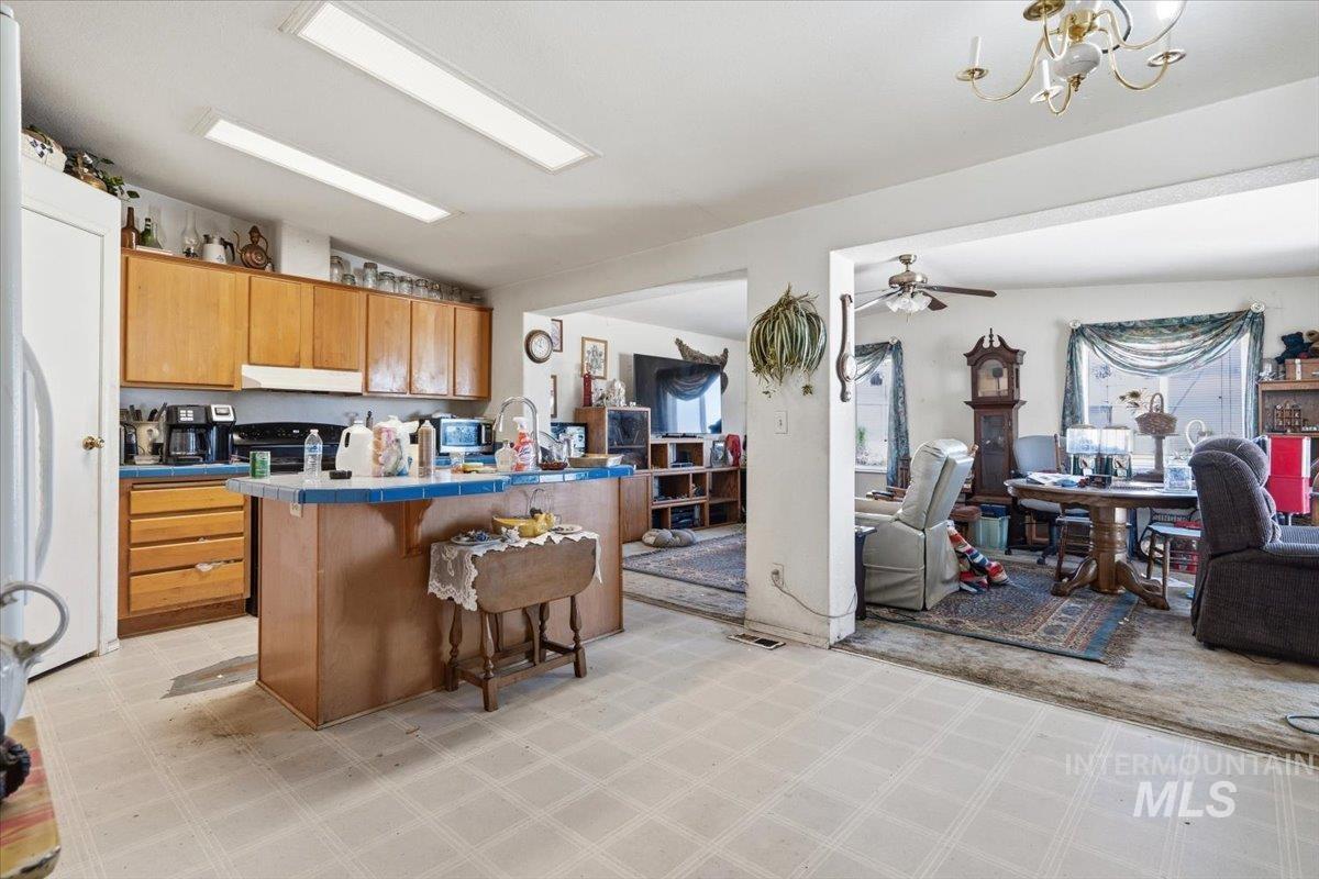 9735 Bill Burns Rd, Emmett, Idaho 83617-9707, 3 Bedrooms, 2 Bathrooms, Residential For Sale, Price $429,900,MLS 98991383