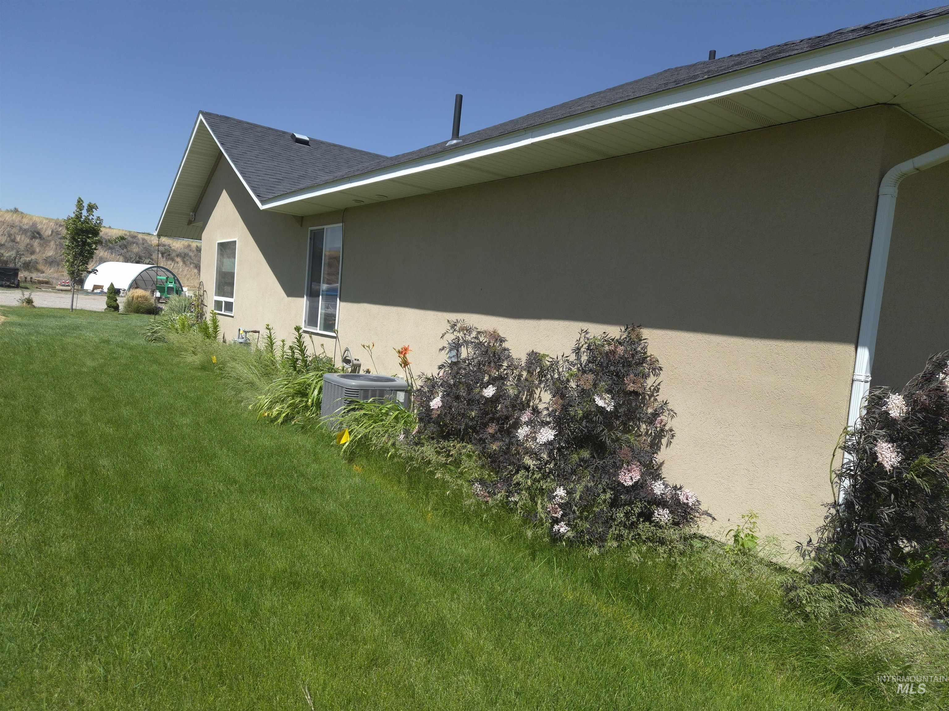 2103 Fort Hall Av, American Falls, Idaho 83211, 3 Bedrooms, 2 Bathrooms, Residential For Sale, Price $340,000,MLS 98991387