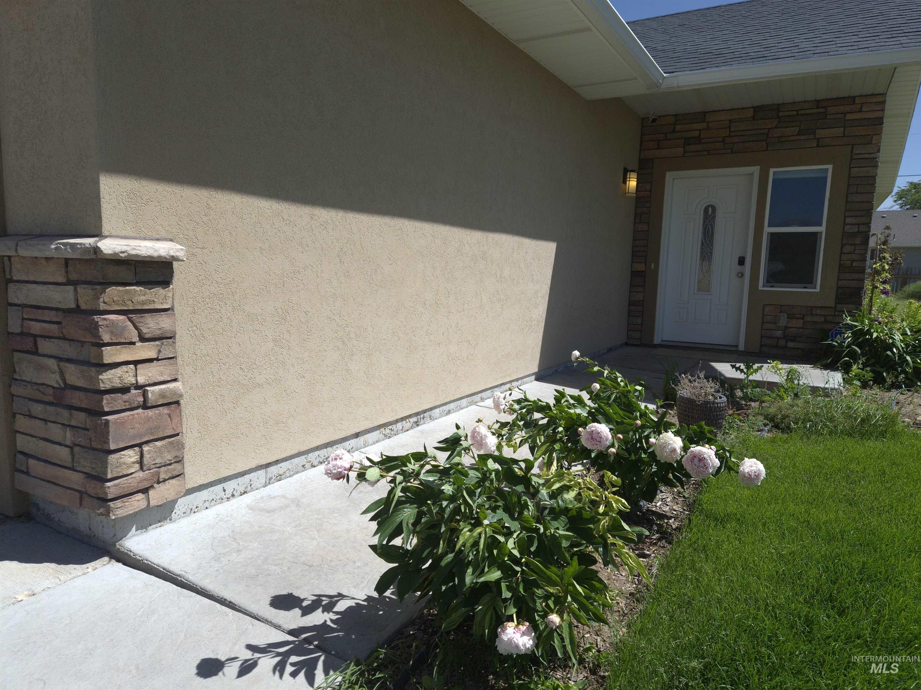 2103 Fort Hall Av, American Falls, Idaho 83211, 3 Bedrooms, 2 Bathrooms, Residential For Sale, Price $340,000,MLS 98991387