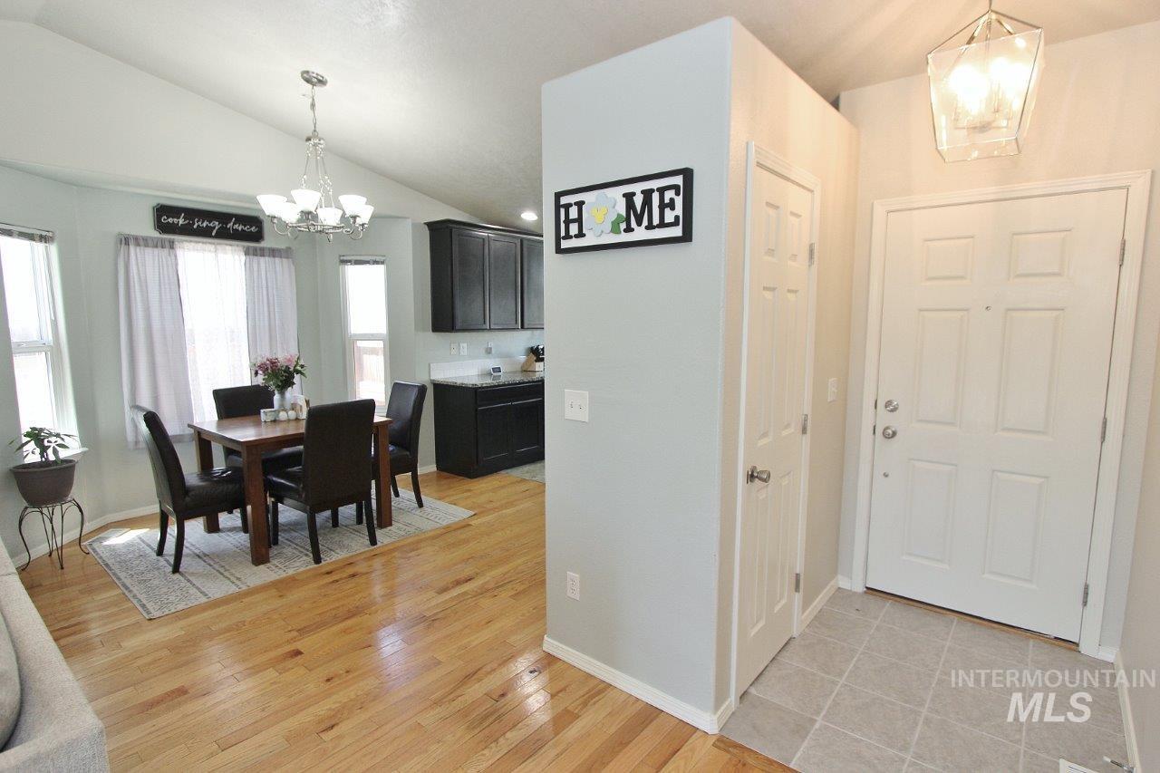 8335 W Dulcimer, Boise, Idaho 83709, 3 Bedrooms, 2 Bathrooms, Residential For Sale, Price $420,000,MLS 98991389