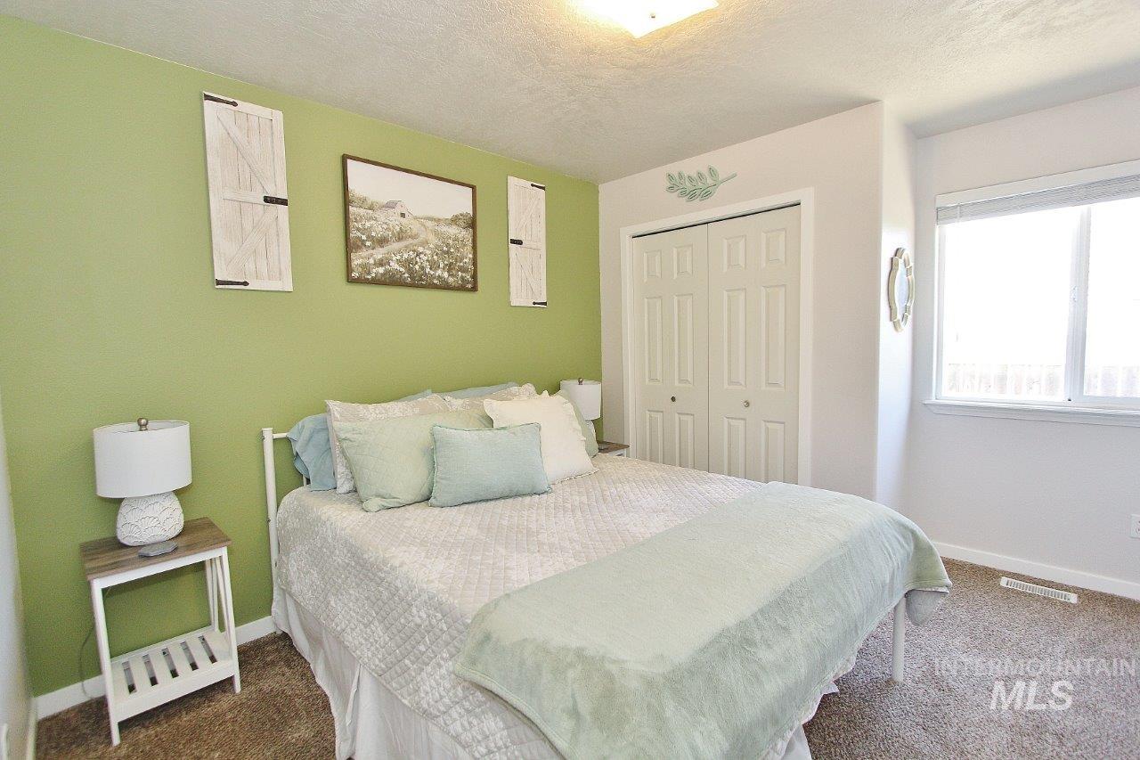 8335 W Dulcimer, Boise, Idaho 83709, 3 Bedrooms, 2 Bathrooms, Residential For Sale, Price $420,000,MLS 98991389