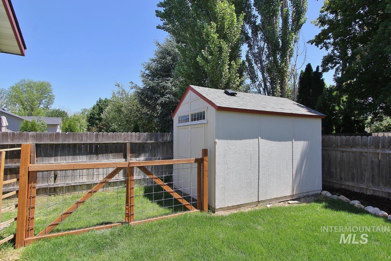 8335 W Dulcimer, Boise, Idaho 83709, 3 Bedrooms, 2 Bathrooms, Residential For Sale, Price $420,000,MLS 98991389