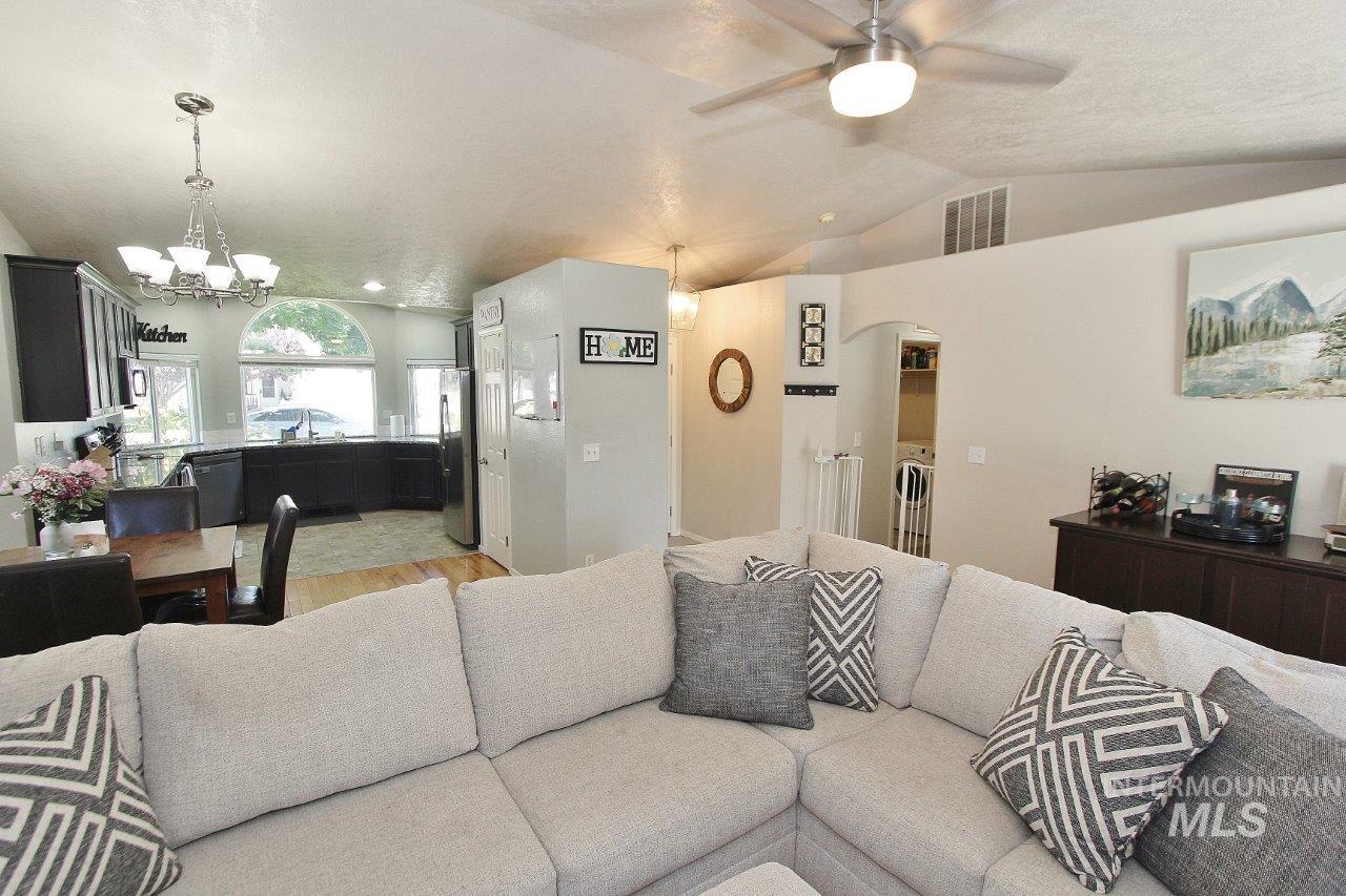 8335 W Dulcimer, Boise, Idaho 83709, 3 Bedrooms, 2 Bathrooms, Residential For Sale, Price $420,000,MLS 98991389