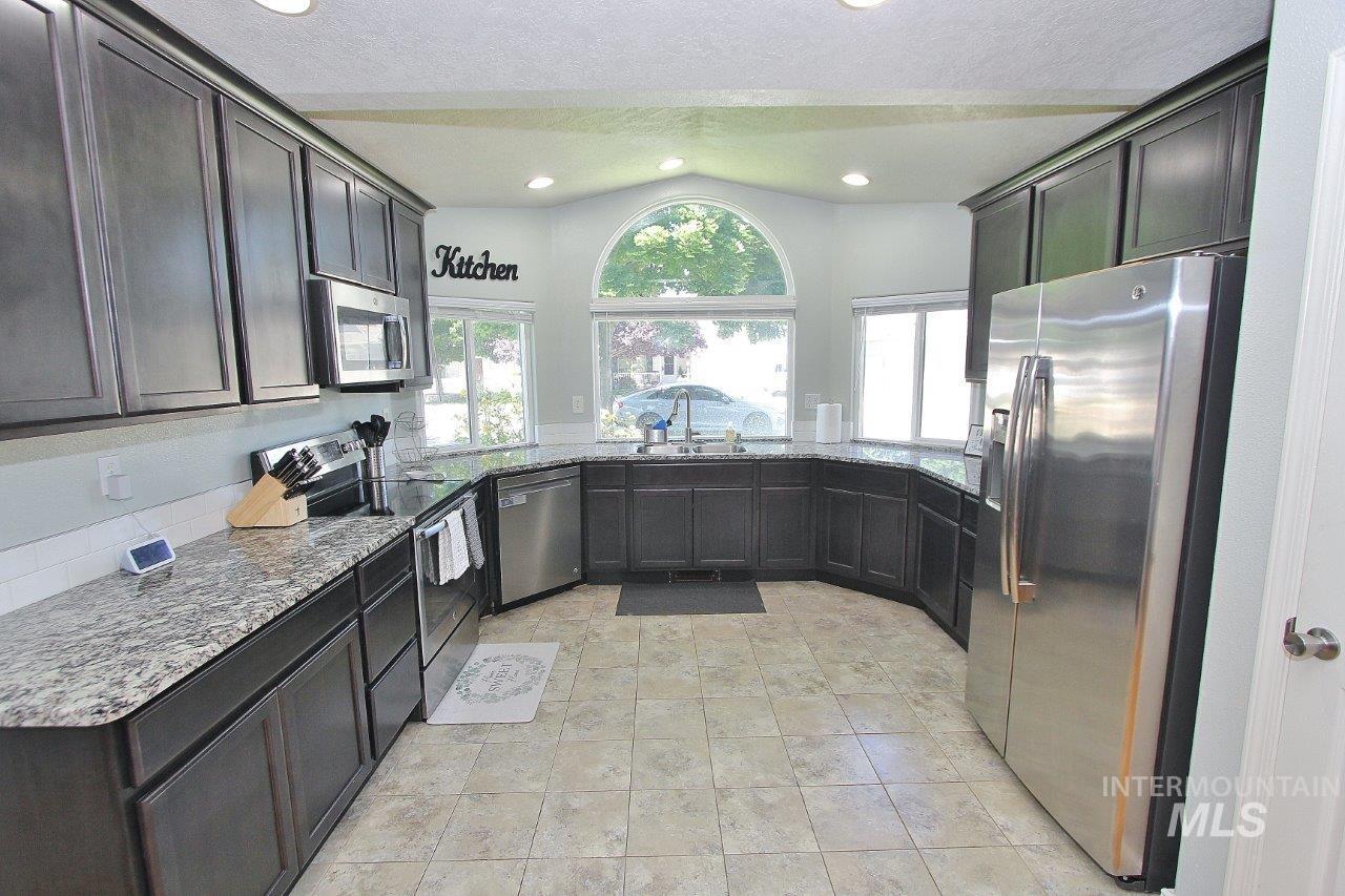 8335 W Dulcimer, Boise, Idaho 83709, 3 Bedrooms, 2 Bathrooms, Residential For Sale, Price $420,000,MLS 98991389