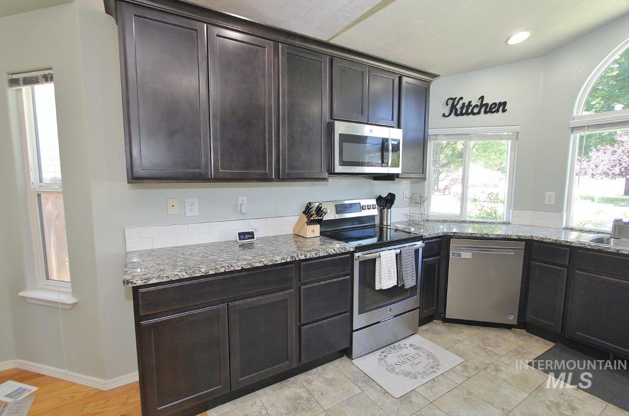 8335 W Dulcimer, Boise, Idaho 83709, 3 Bedrooms, 2 Bathrooms, Residential For Sale, Price $420,000,MLS 98991389