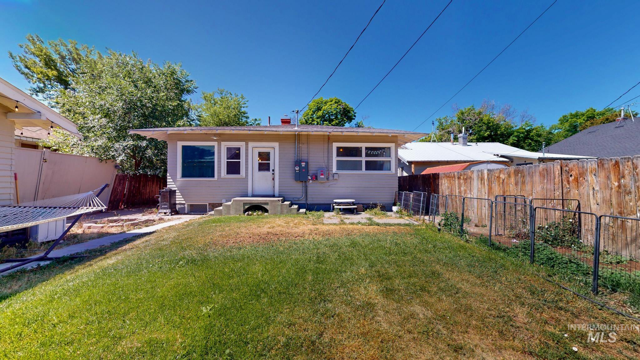 243 8th Ave E, Twin Falls, Idaho 83301, 4 Bedrooms, 2.5 Bathrooms, Residential For Sale, Price $359,900,MLS 98991391