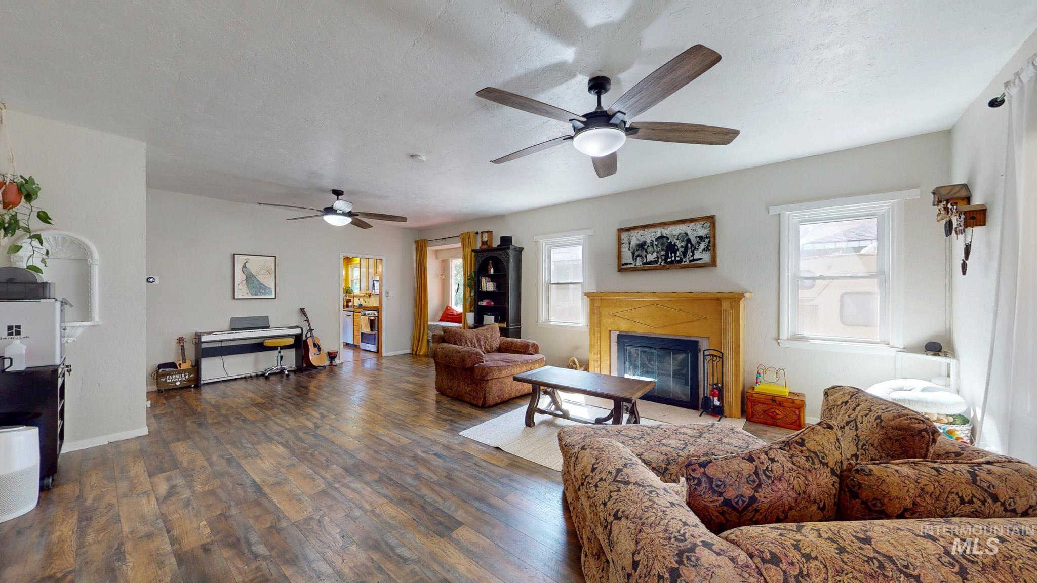 243 8th Ave E, Twin Falls, Idaho 83301, 4 Bedrooms, 2.5 Bathrooms, Residential For Sale, Price $359,900,MLS 98991391