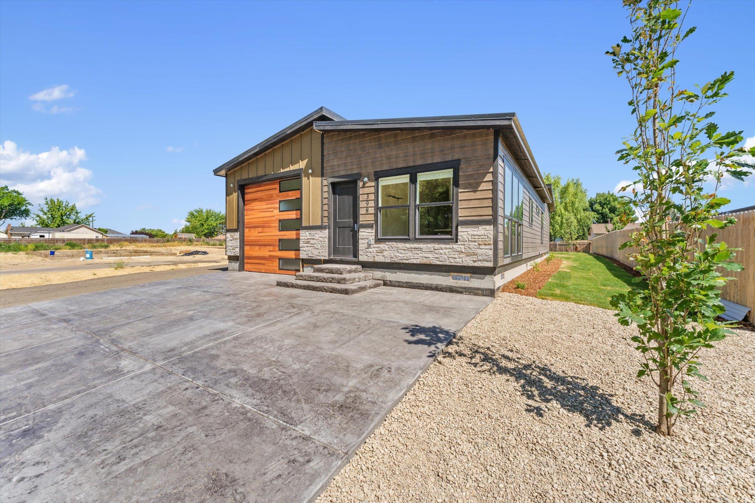 398 W London St, Middleton, Idaho 83644, 3 Bedrooms, 2 Bathrooms, Residential For Sale, Price $559,900, 98991392