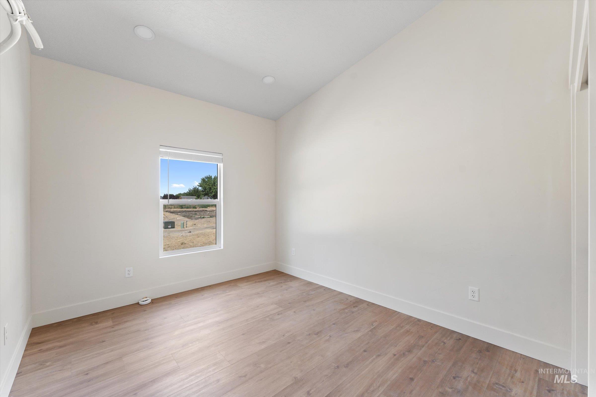 398 W London St, Middleton, Idaho 83644, 3 Bedrooms, 2 Bathrooms, Residential For Sale, Price $559,900, 98991392