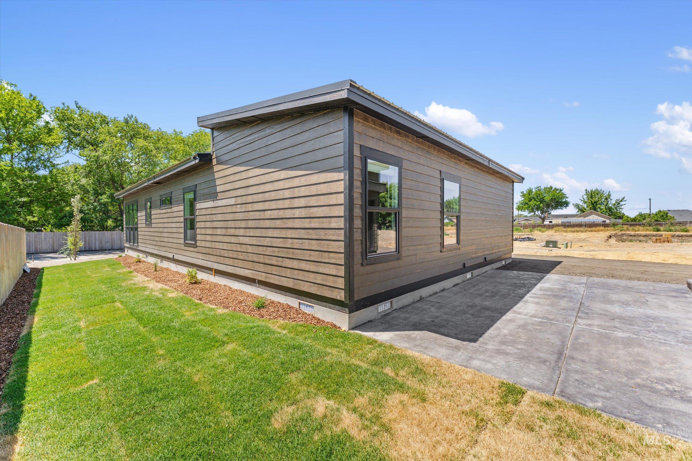 398 W London St, Middleton, Idaho 83644, 3 Bedrooms, 2 Bathrooms, Residential For Sale, Price $559,900, 98991392
