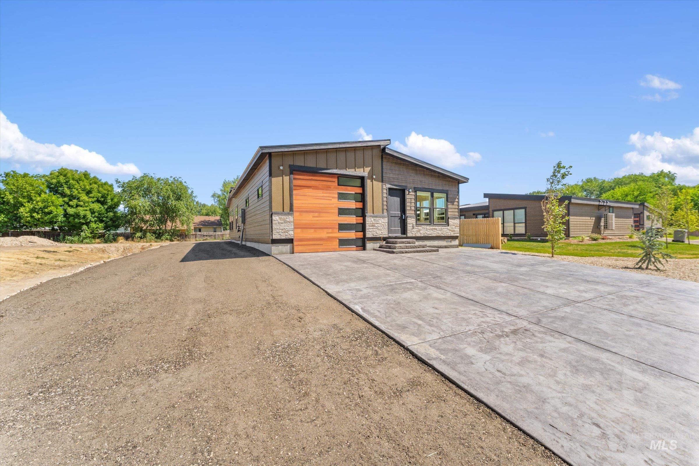 398 W London St, Middleton, Idaho 83644, 3 Bedrooms, 2 Bathrooms, Residential For Sale, Price $559,900, 98991392
