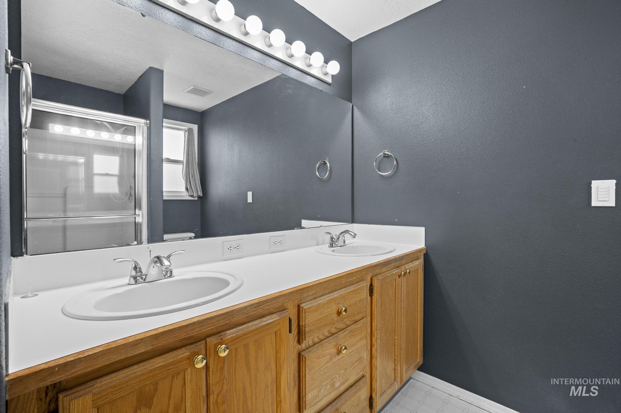 10979 W Tidewater Ct., Boise, Idaho 83713, 3 Bedrooms, 2 Bathrooms, Residential For Sale, Price $409,999,MLS 98991399