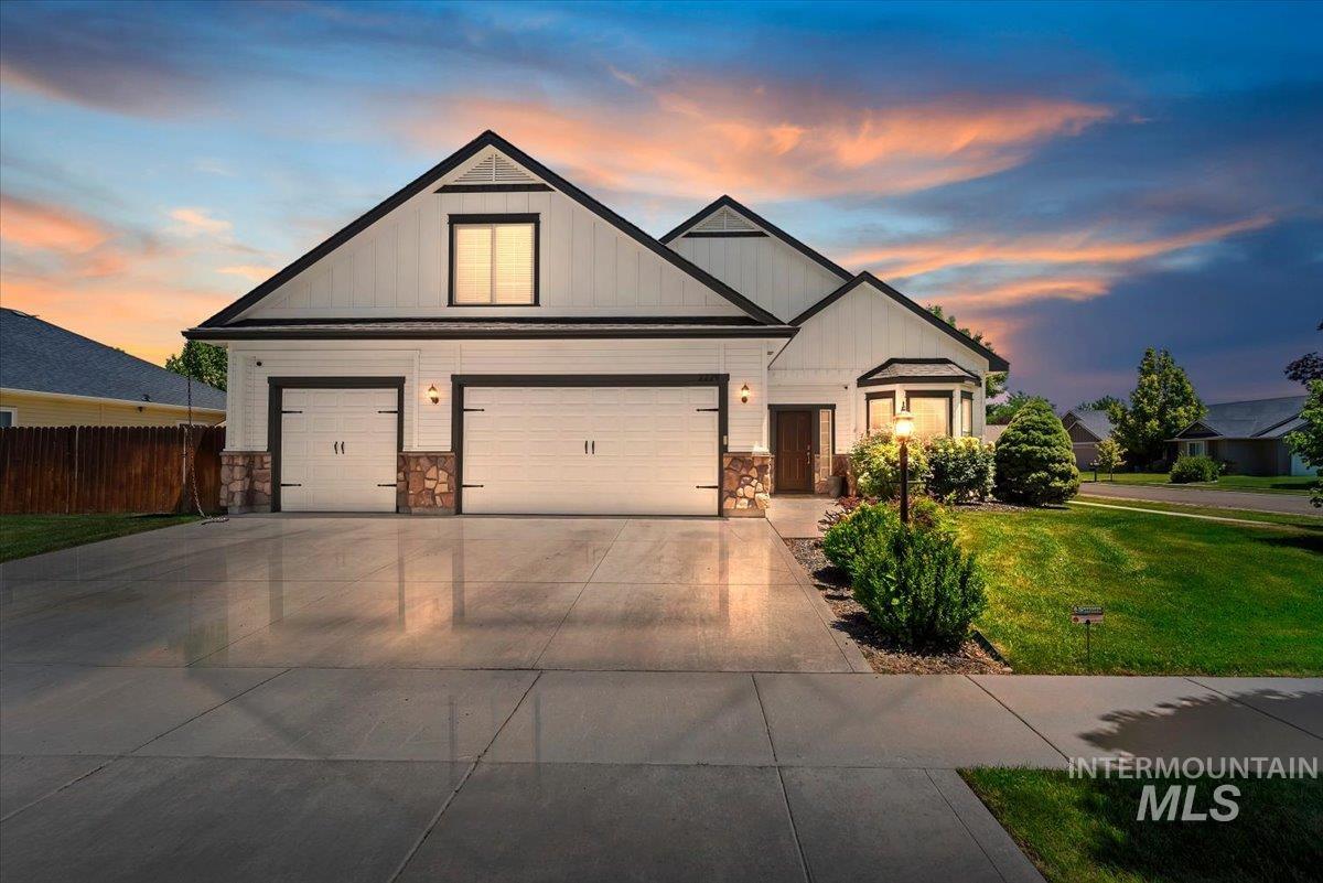 2229 W Rock Creek Dr., Nampa, Idaho 83686, 5 Bedrooms, 3 Bathrooms, Residential For Sale, Price $664,900,MLS 98991401