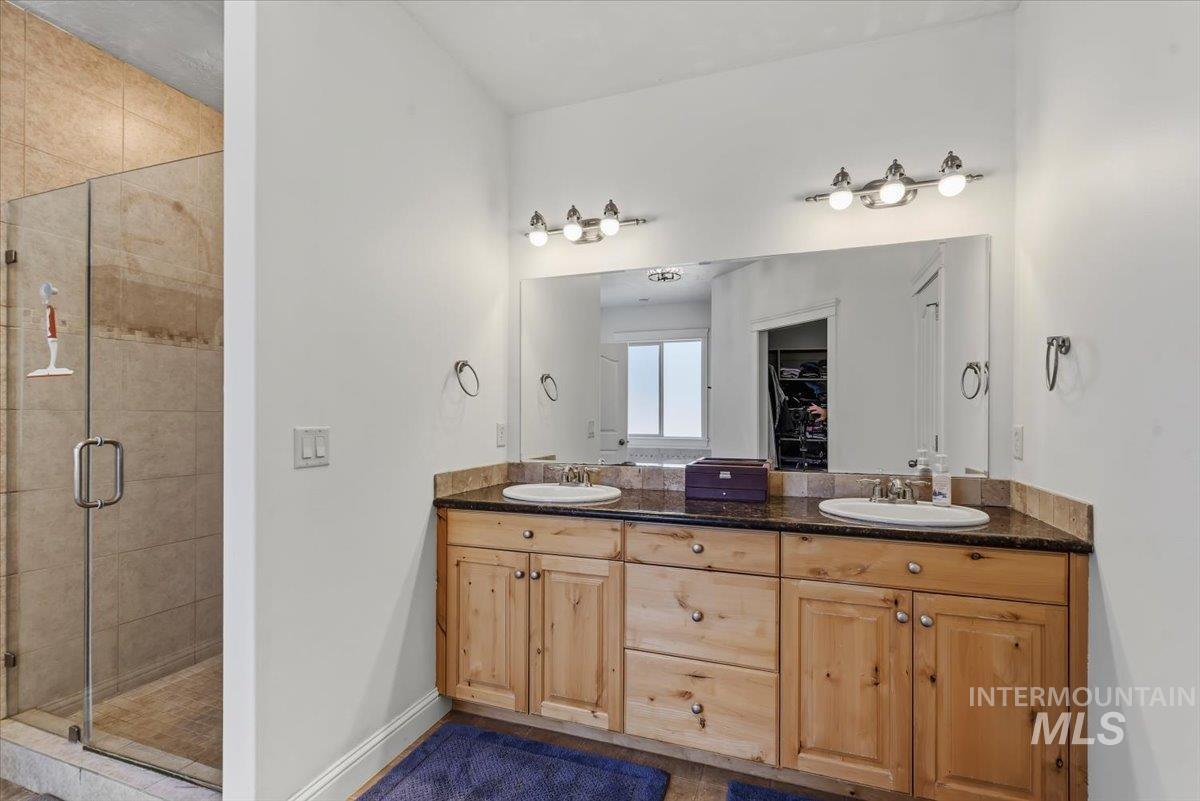 2229 W Rock Creek Dr., Nampa, Idaho 83686, 5 Bedrooms, 3 Bathrooms, Residential For Sale, Price $664,900,MLS 98991401