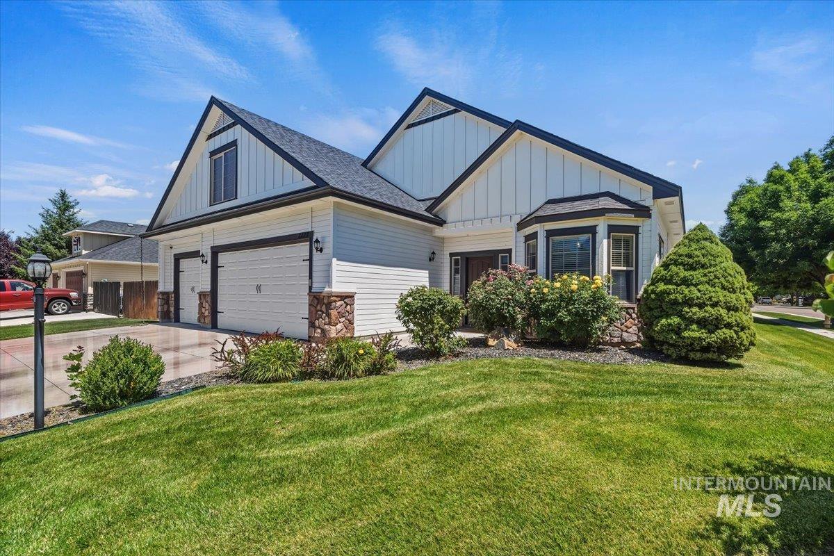 2229 W Rock Creek Dr., Nampa, Idaho 83686, 5 Bedrooms, 3 Bathrooms, Residential For Sale, Price $664,900,MLS 98991401