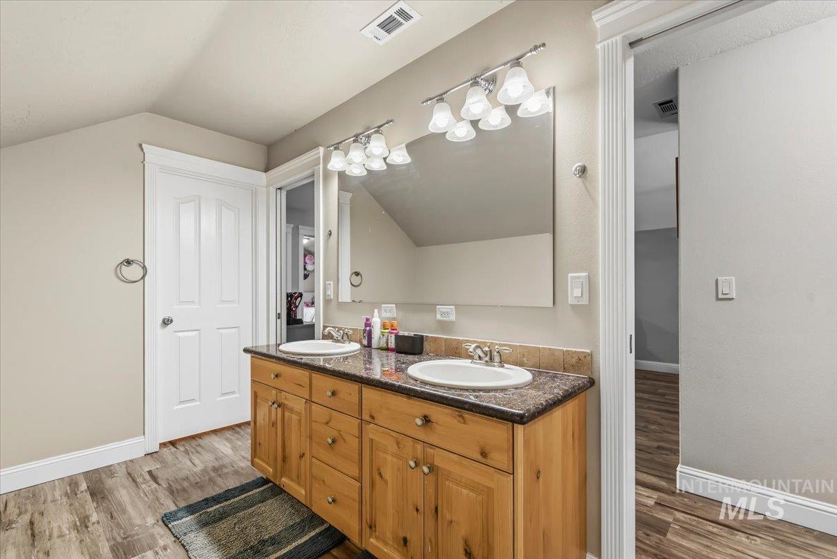 2229 W Rock Creek Dr., Nampa, Idaho 83686, 5 Bedrooms, 3 Bathrooms, Residential For Sale, Price $664,900,MLS 98991401