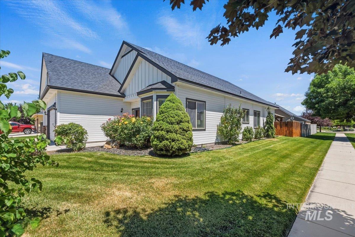 2229 W Rock Creek Dr., Nampa, Idaho 83686, 5 Bedrooms, 3 Bathrooms, Residential For Sale, Price $664,900,MLS 98991401