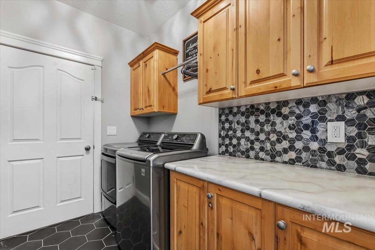2229 W Rock Creek Dr., Nampa, Idaho 83686, 5 Bedrooms, 3 Bathrooms, Residential For Sale, Price $664,900,MLS 98991401