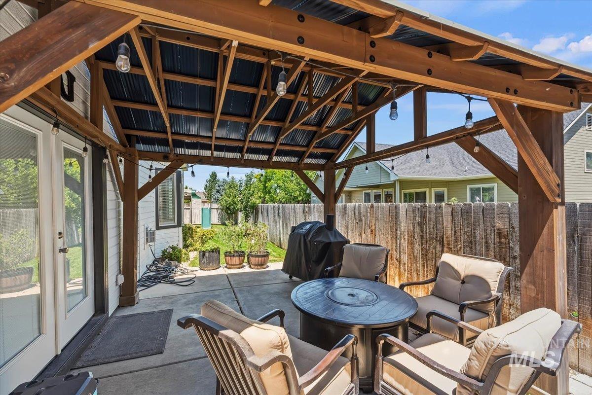 2229 W Rock Creek Dr., Nampa, Idaho 83686, 5 Bedrooms, 3 Bathrooms, Residential For Sale, Price $664,900,MLS 98991401