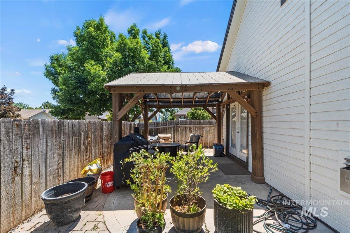 2229 W Rock Creek Dr., Nampa, Idaho 83686, 5 Bedrooms, 3 Bathrooms, Residential For Sale, Price $664,900,MLS 98991401