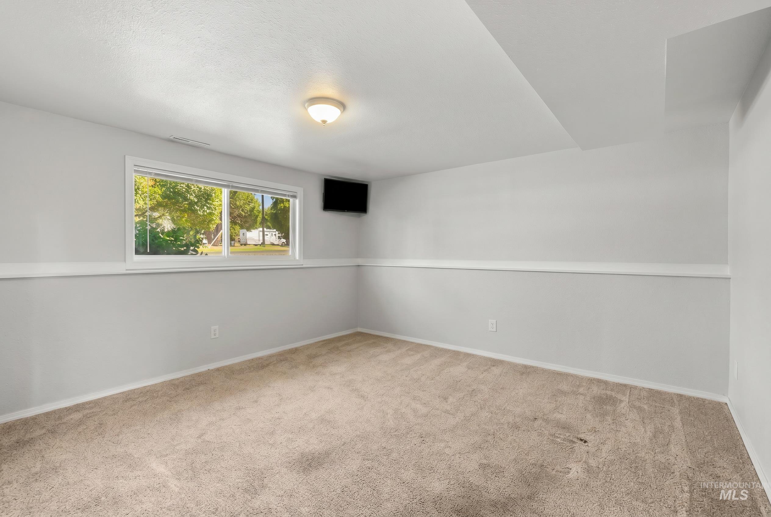 2040 Ripon Avenue, Lewiston, Idaho 83501, 3 Bedrooms, 2 Bathrooms, Residential For Sale, Price $469,000, 98991403