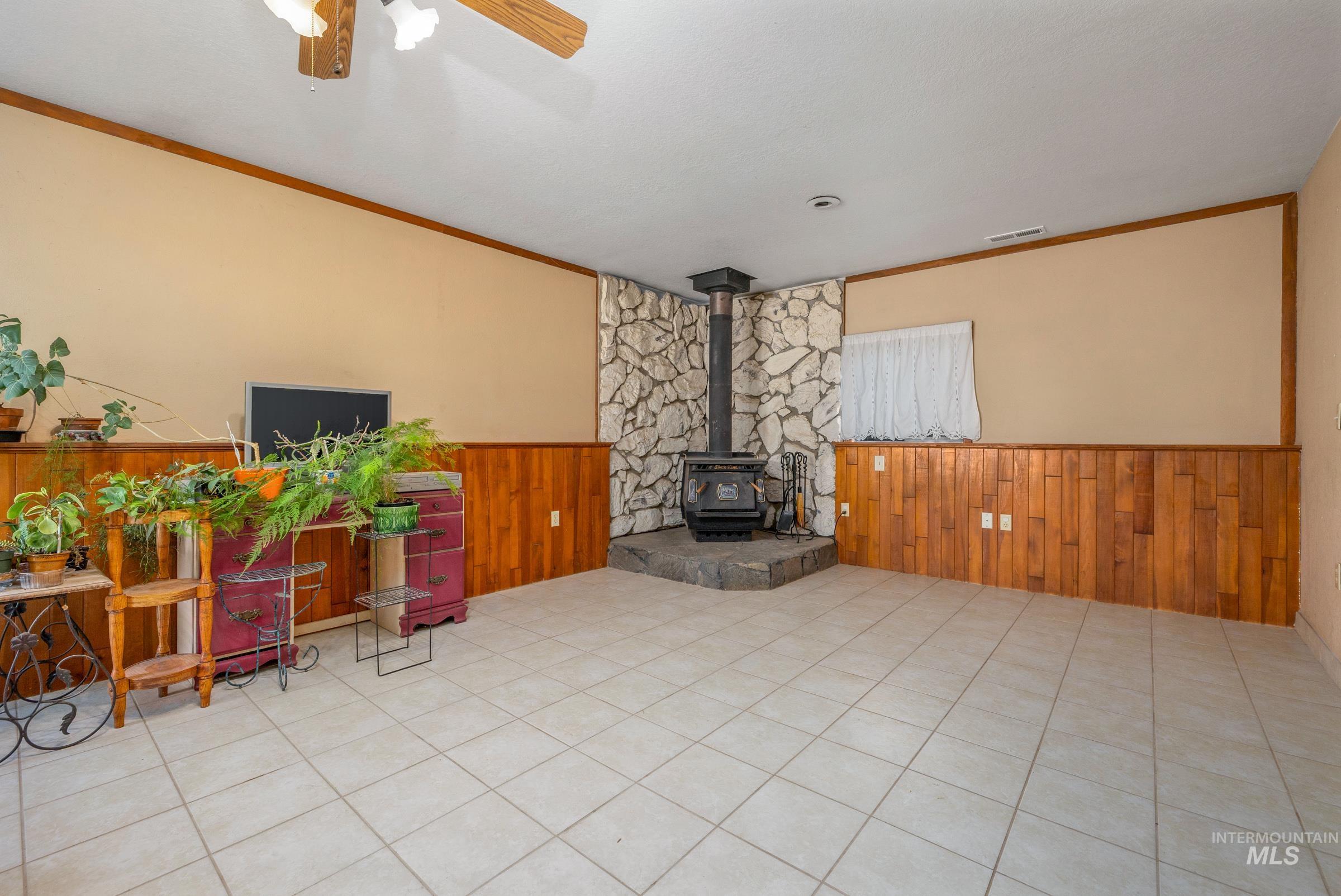 1433 W Claire St, Meridian, Idaho 83646, 3 Bedrooms, 2 Bathrooms, Residential For Sale, Price $385,000,MLS 98991405