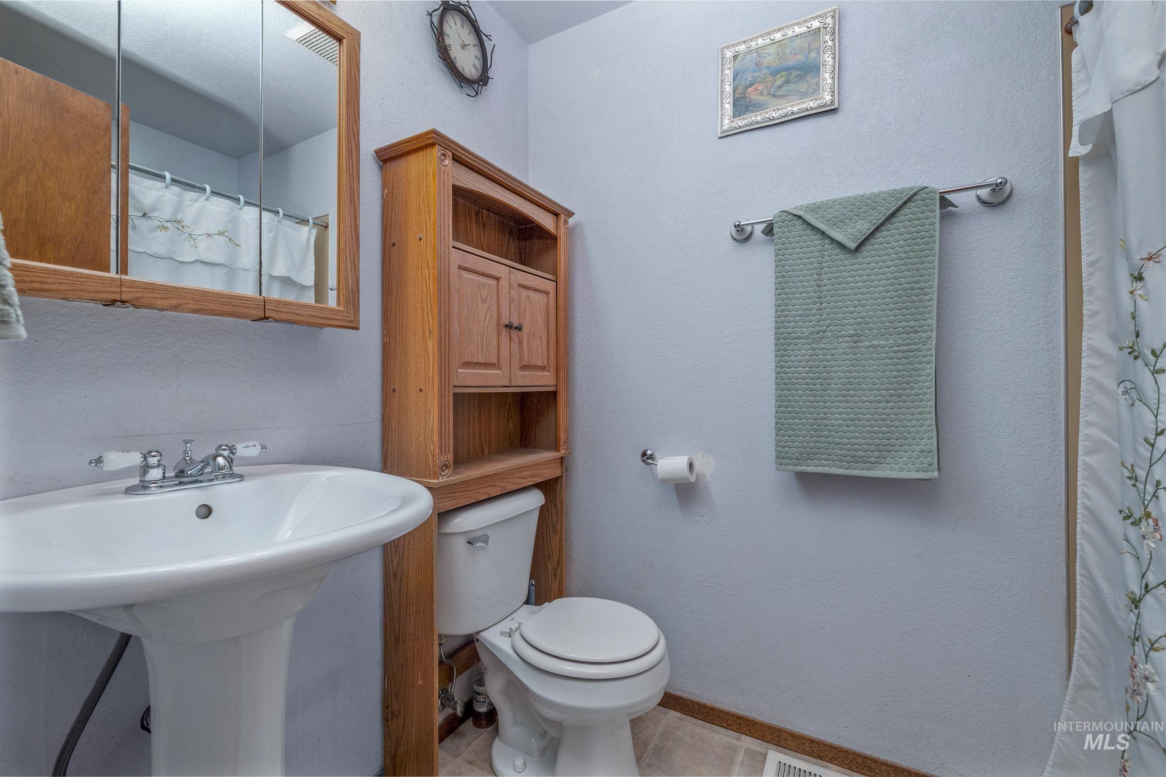 1433 W Claire St, Meridian, Idaho 83646, 3 Bedrooms, 2 Bathrooms, Residential For Sale, Price $385,000,MLS 98991405