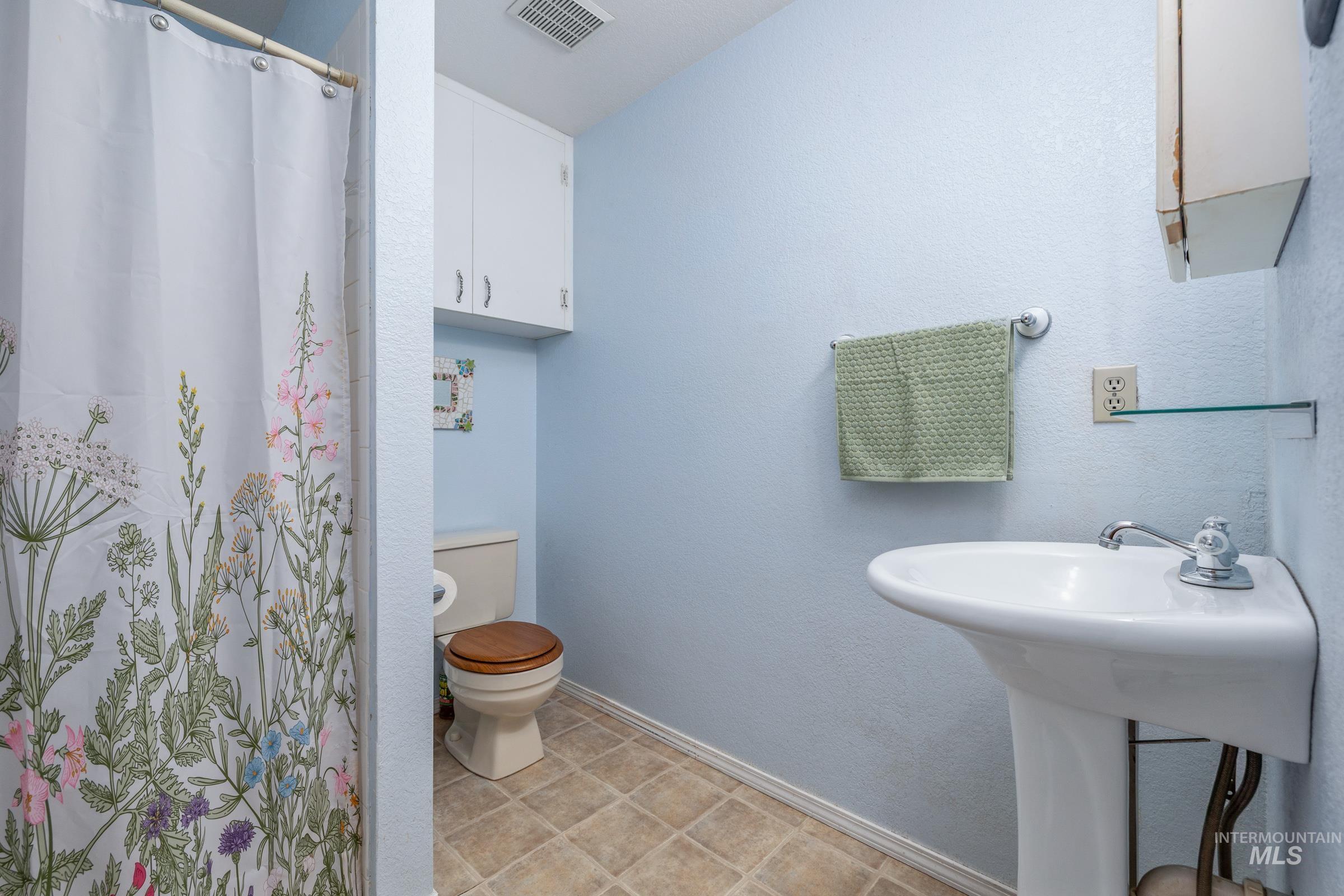 1433 W Claire St, Meridian, Idaho 83646, 3 Bedrooms, 2 Bathrooms, Residential For Sale, Price $385,000,MLS 98991405