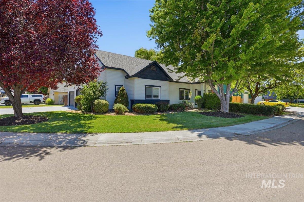 1827 W Lotus Ponds Ct., Nampa, Idaho 83651, 3 Bedrooms, 2 Bathrooms, Residential For Sale, Price $419,000, 98991408