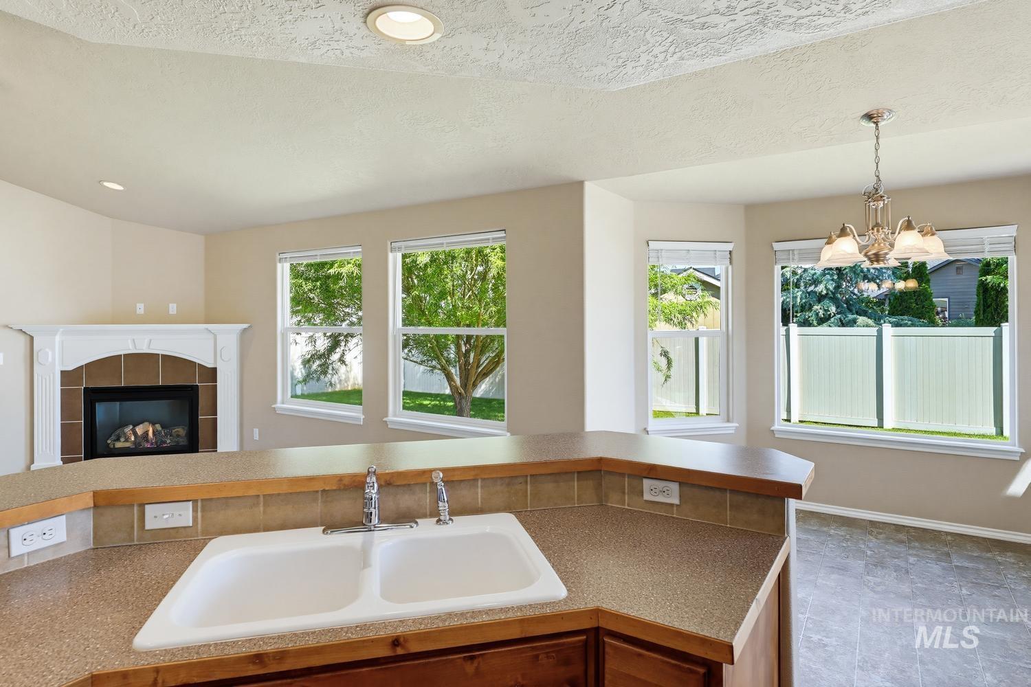 558 W Black Rock Dr, Meridian, Idaho 83646-5917, 3 Bedrooms, 2 Bathrooms, Residential For Sale, Price $465,000, 98991415