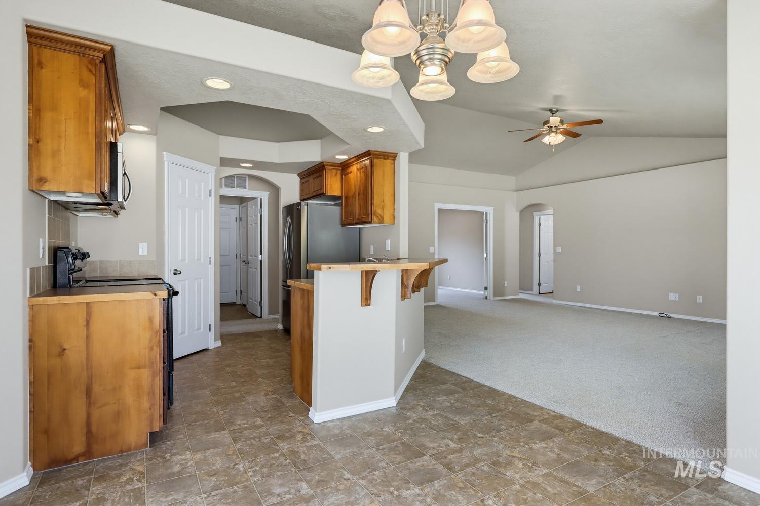 558 W Black Rock Dr, Meridian, Idaho 83646-5917, 3 Bedrooms, 2 Bathrooms, Residential For Sale, Price $465,000, 98991415