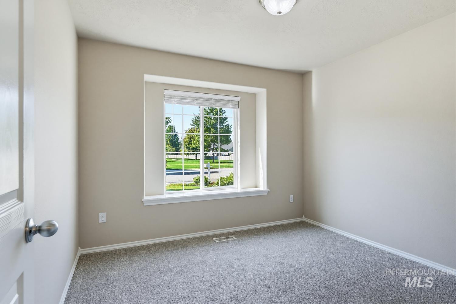 558 W Black Rock Dr, Meridian, Idaho 83646-5917, 3 Bedrooms, 2 Bathrooms, Residential For Sale, Price $465,000, 98991415