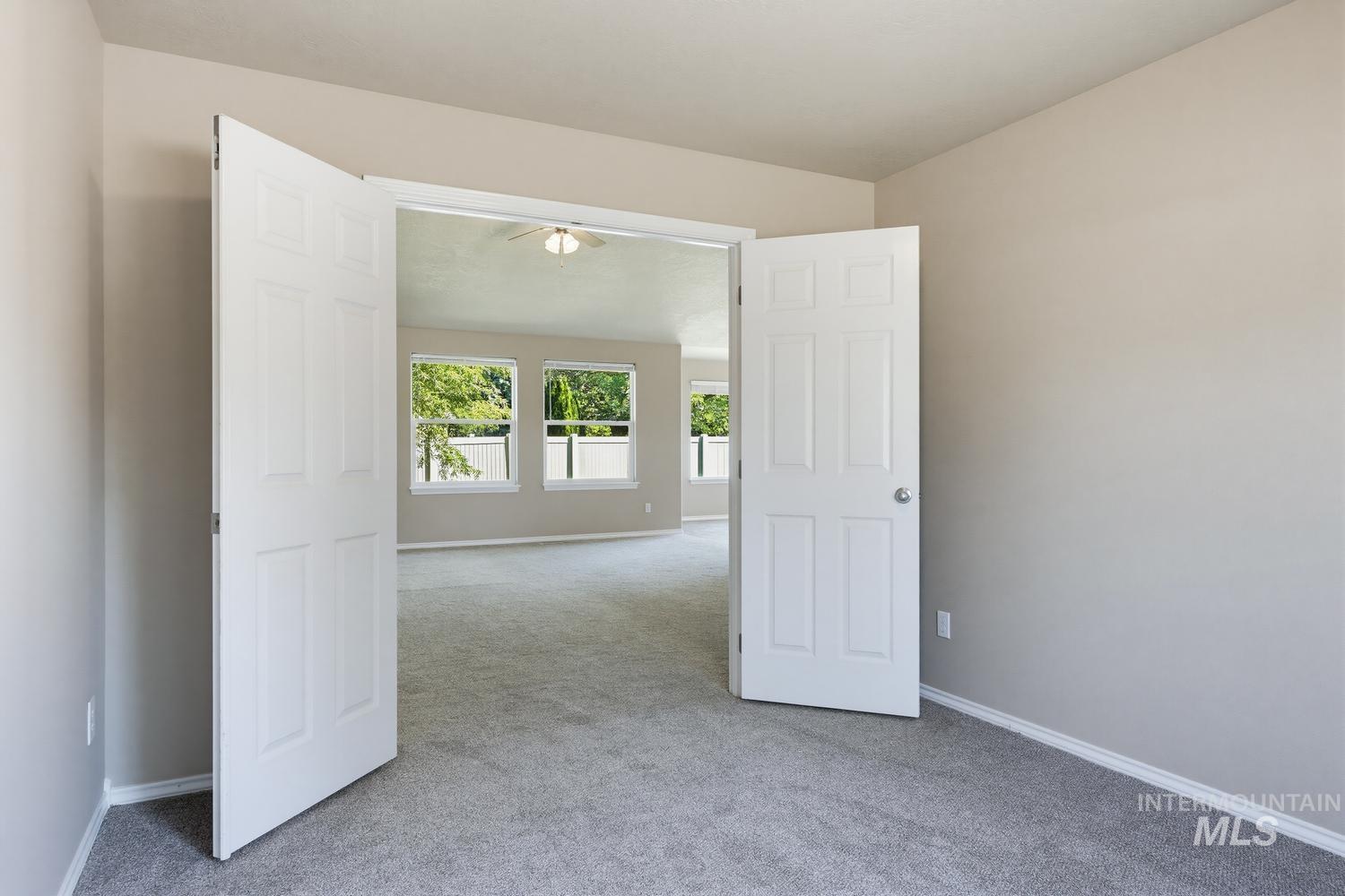 558 W Black Rock Dr, Meridian, Idaho 83646-5917, 3 Bedrooms, 2 Bathrooms, Residential For Sale, Price $465,000, 98991415