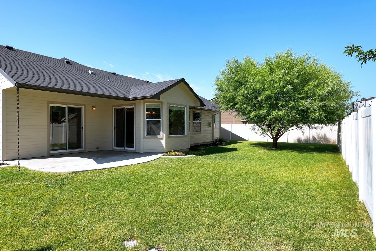 558 W Black Rock Dr, Meridian, Idaho 83646-5917, 3 Bedrooms, 2 Bathrooms, Residential For Sale, Price $465,000, 98991415