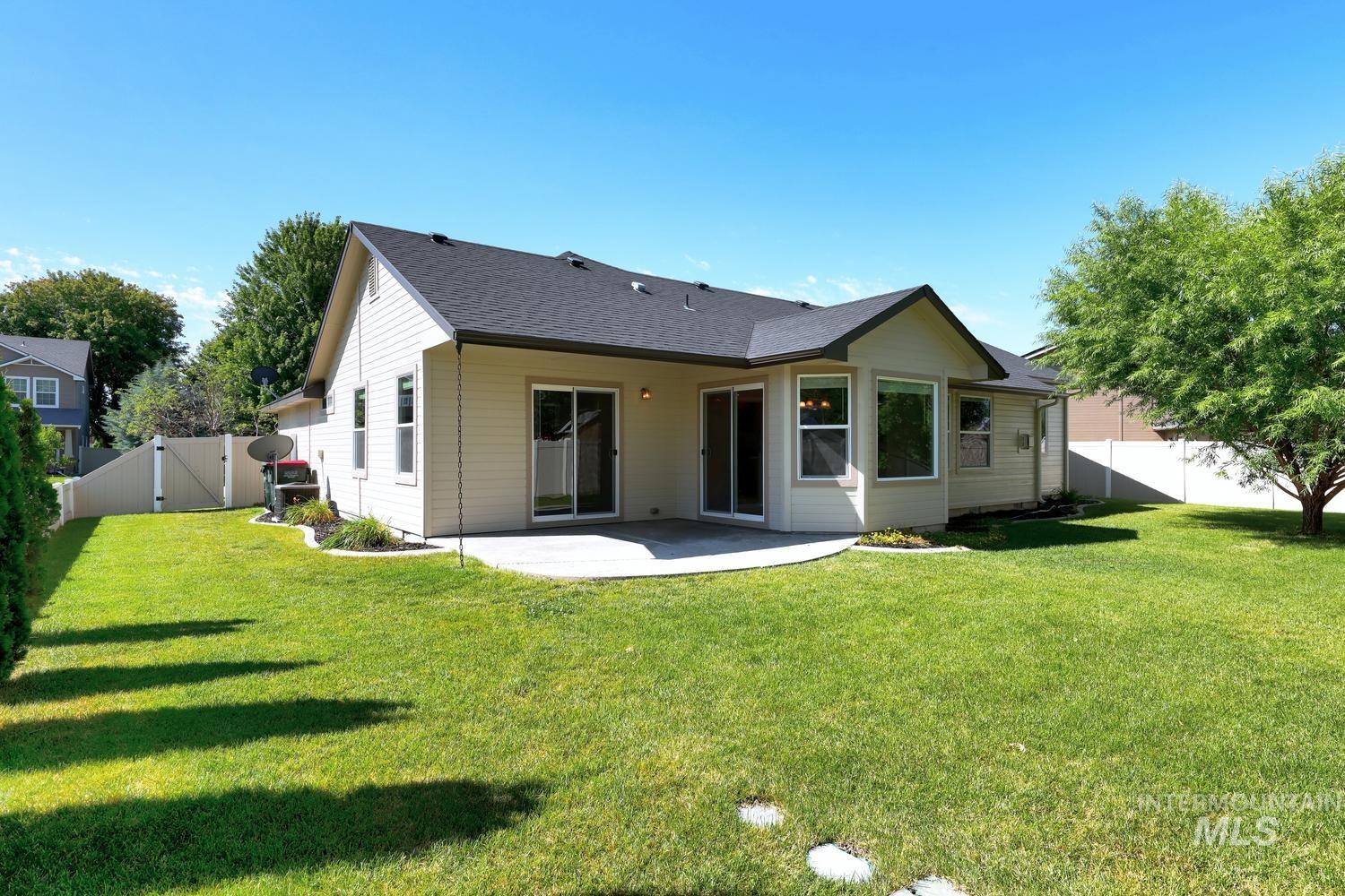 558 W Black Rock Dr, Meridian, Idaho 83646-5917, 3 Bedrooms, 2 Bathrooms, Residential For Sale, Price $465,000, 98991415