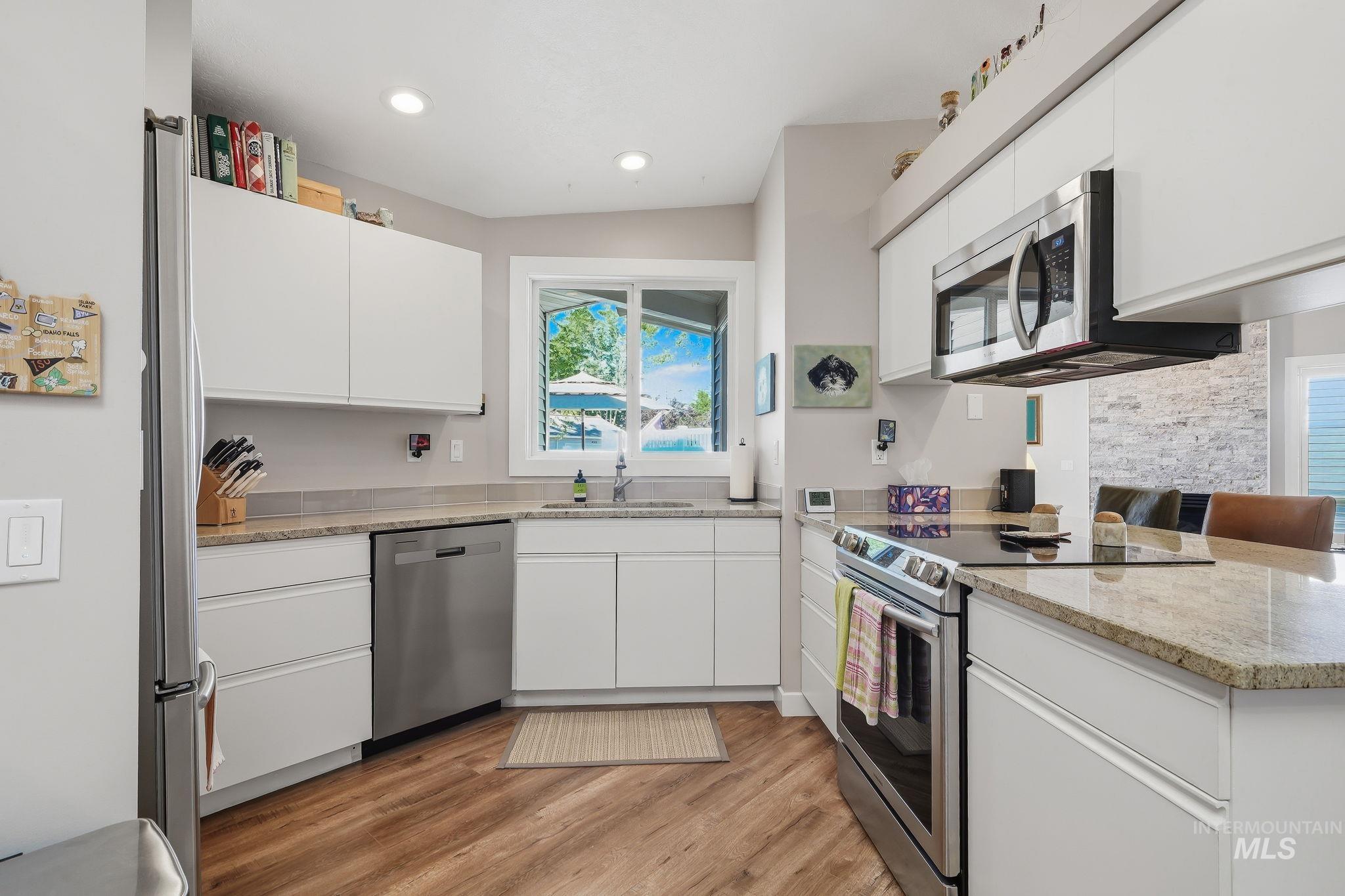 9756 W Woodland Lane, Boise, Idaho 83704, 2 Bedrooms, 2 Bathrooms, Residential For Sale, Price $399,000,MLS 98991422