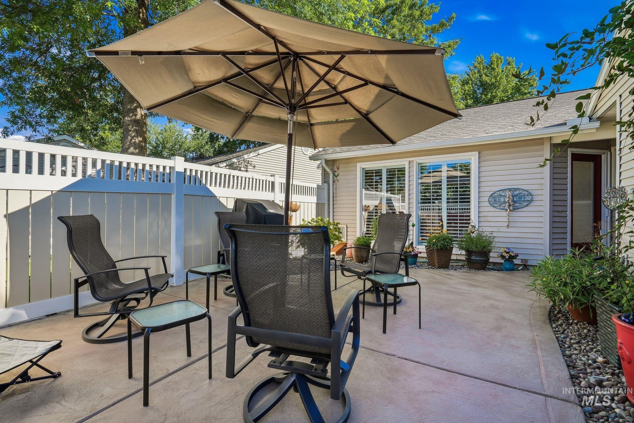 9756 W Woodland Lane, Boise, Idaho 83704, 2 Bedrooms, 2 Bathrooms, Residential For Sale, Price $399,000,MLS 98991422