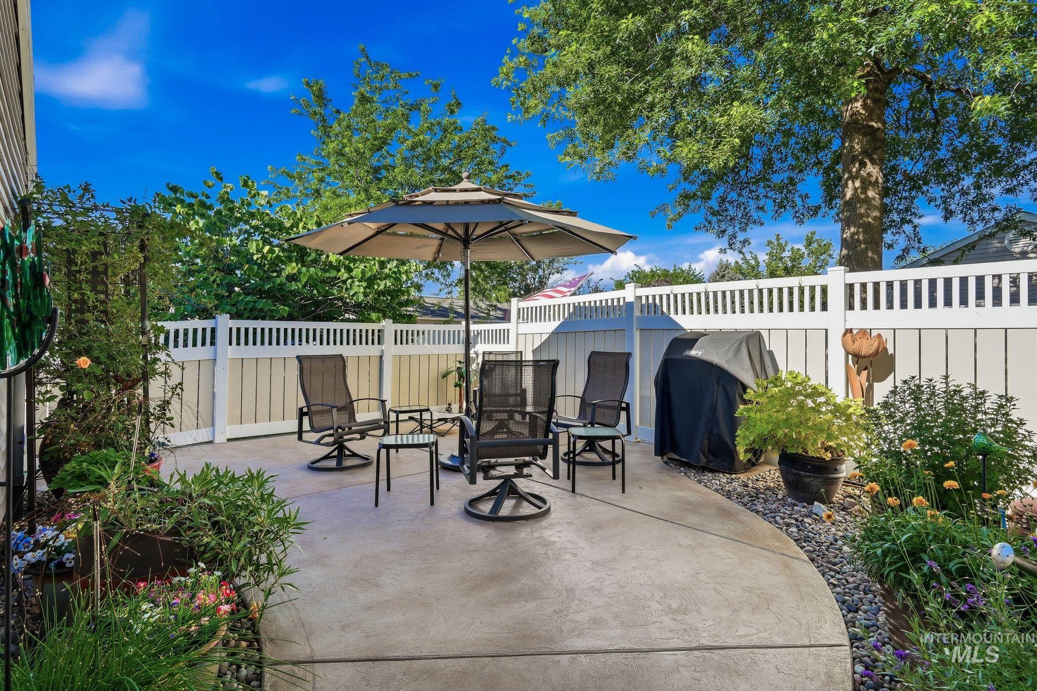 9756 W Woodland Lane, Boise, Idaho 83704, 2 Bedrooms, 2 Bathrooms, Residential For Sale, Price $399,000,MLS 98991422