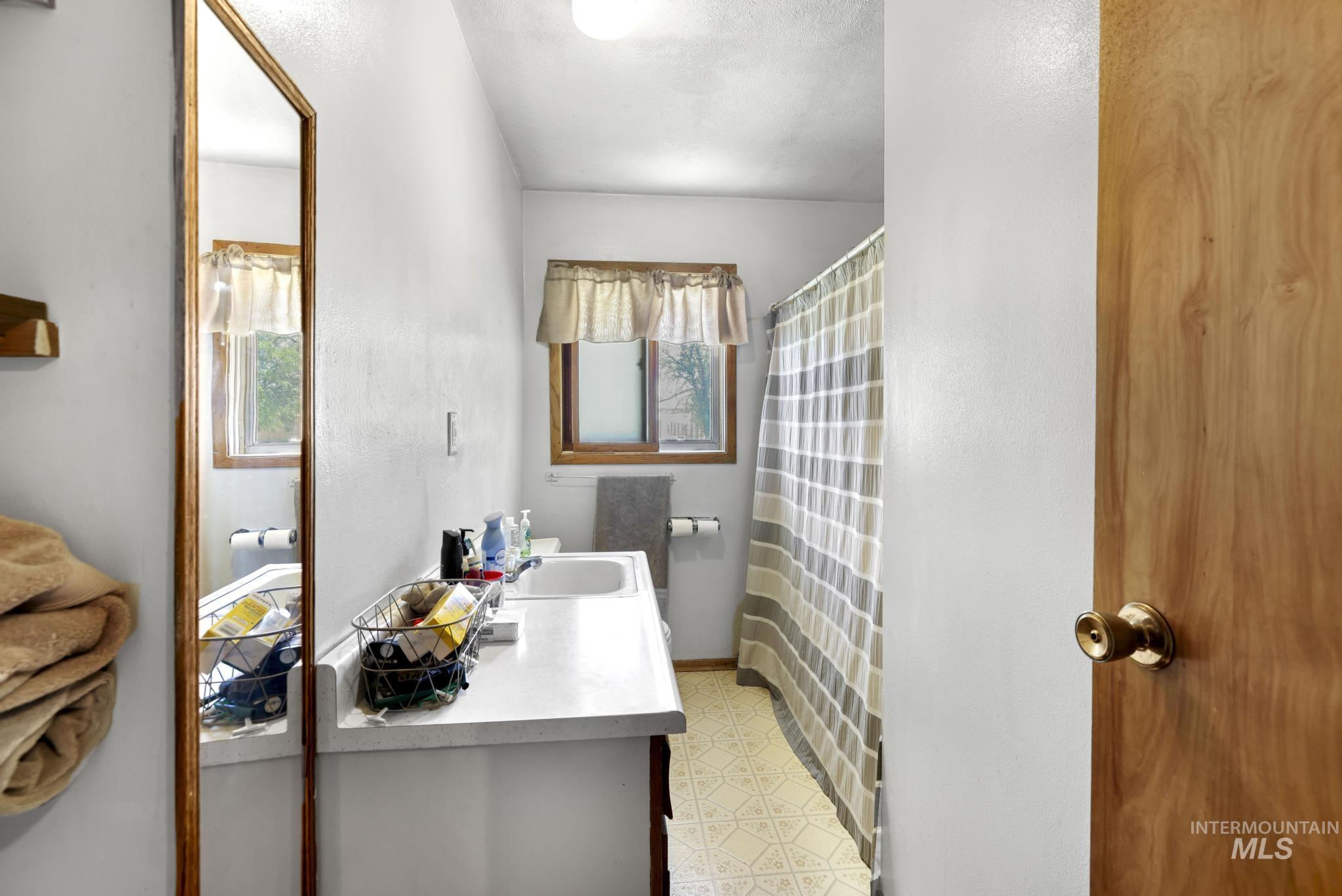 1906 S 1200 E, Bliss, Idaho 83314, 4 Bedrooms, 2 Bathrooms, Residential For Sale, Price $335,000,MLS 98991423