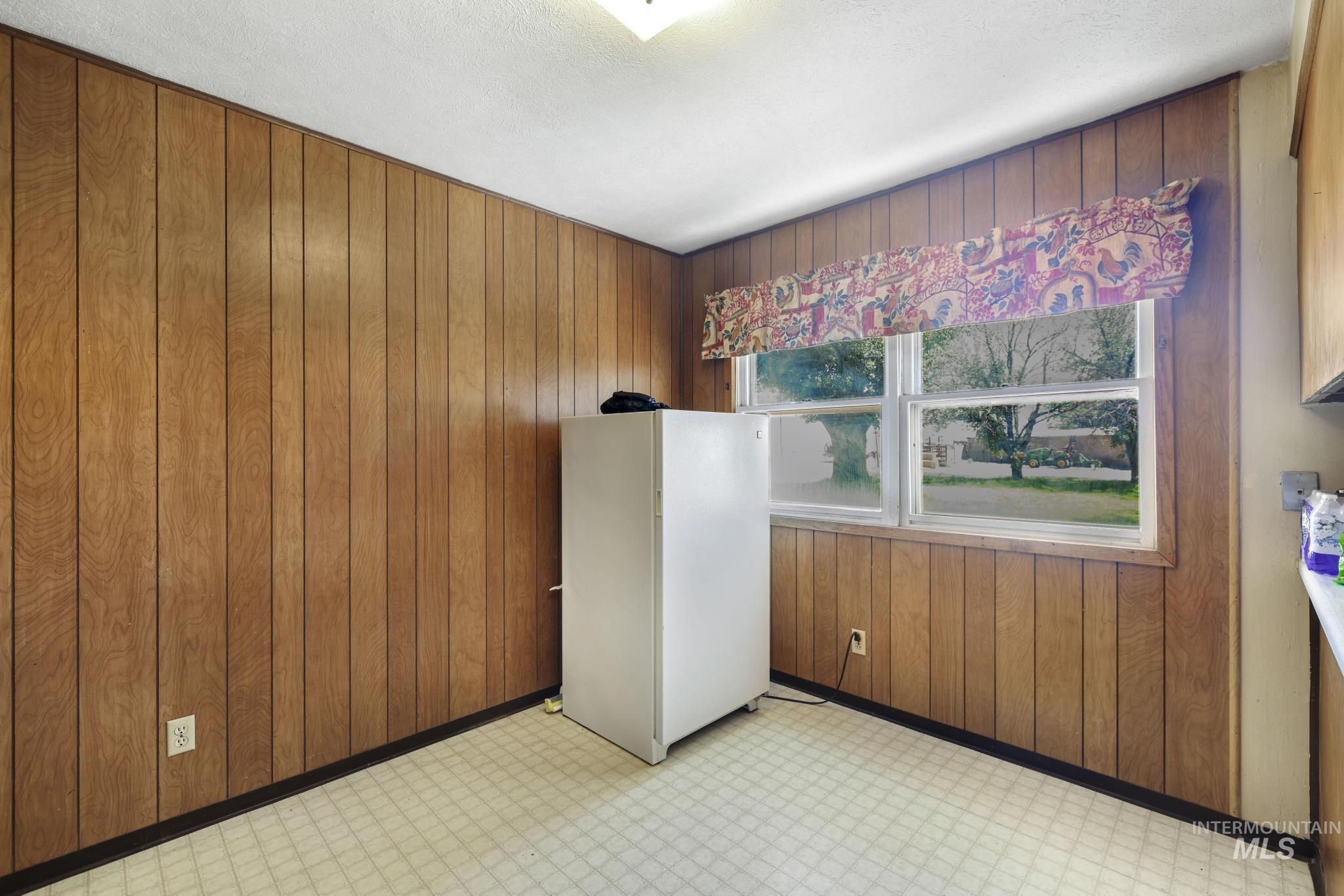 1906 S 1200 E, Bliss, Idaho 83314, 4 Bedrooms, 2 Bathrooms, Residential For Sale, Price $335,000,MLS 98991423