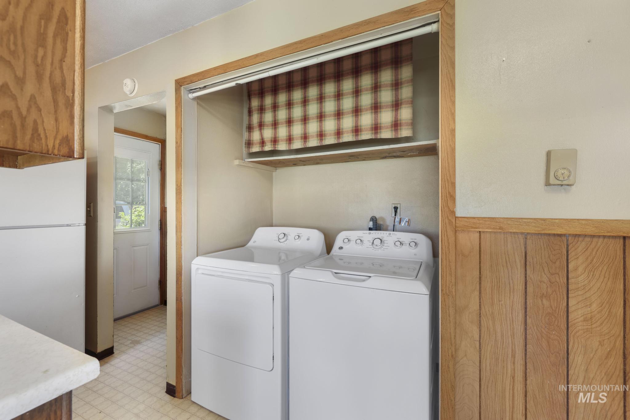 1906 S 1200 E, Bliss, Idaho 83314, 4 Bedrooms, 2 Bathrooms, Residential For Sale, Price $335,000,MLS 98991423